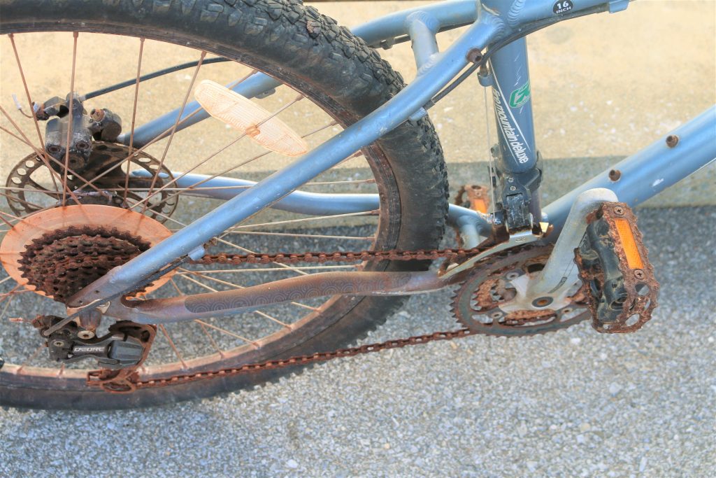 錆びた自転車のチェーン