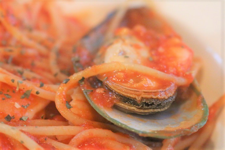魚介をふんだんに使ったトマトパスタ