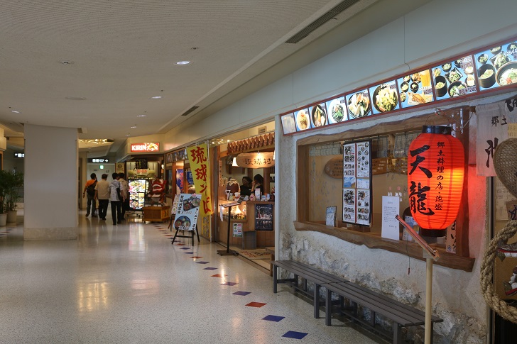 那覇空港4階レストランフロア