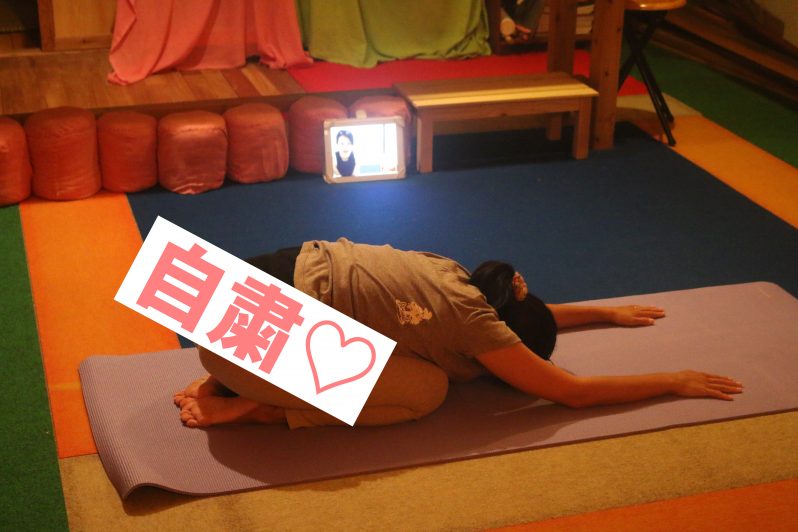 チャイルドのポーズで休む私